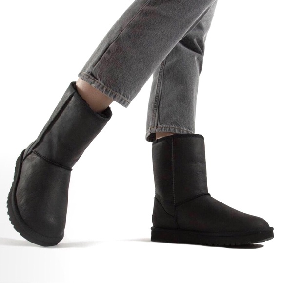 Ugg Shoes | Ugg Classic Short II Black Genuine Suede Leather \u0026 Shearling Boots | Color: Black | Size: 11 | Glamllams's Closet